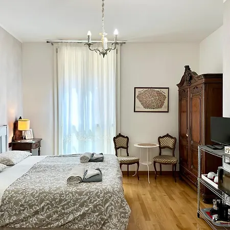 Giulia And Apartment Bologna